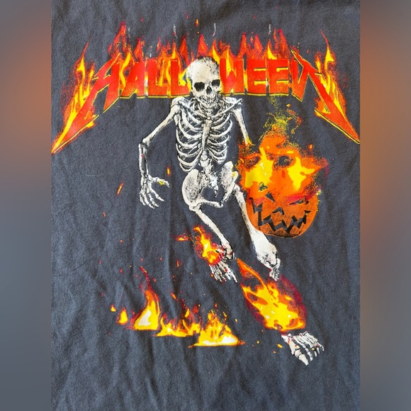 Halloween T-Shirt size medium (8) - Picture 2 of 5